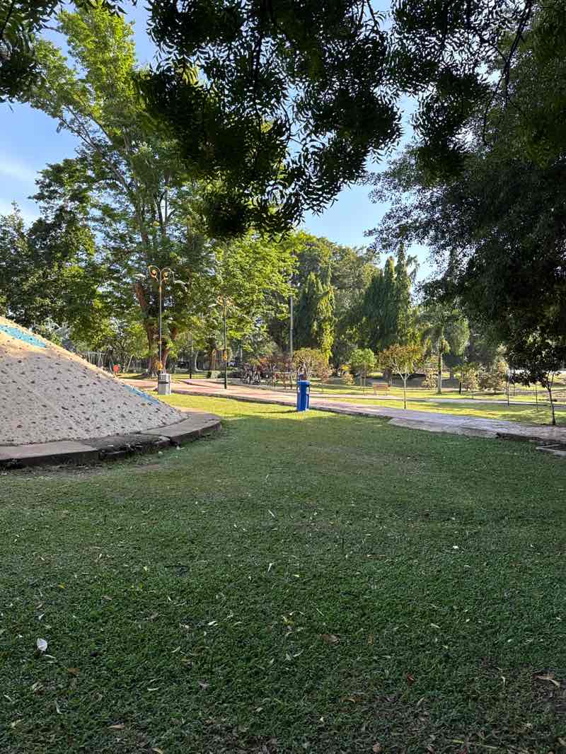 walking near me in Taman Jubli Perak in autumn