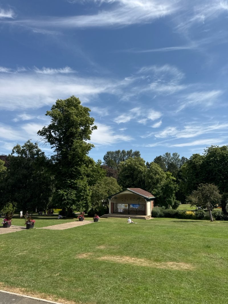 walking near me in Valley Gardens in summer