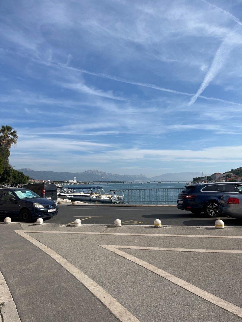 walking near me in Park Fortin in autumn