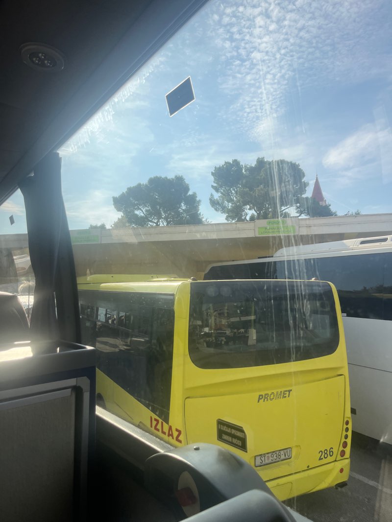 walking near me in Park Garagnin Fanfogna in autumn