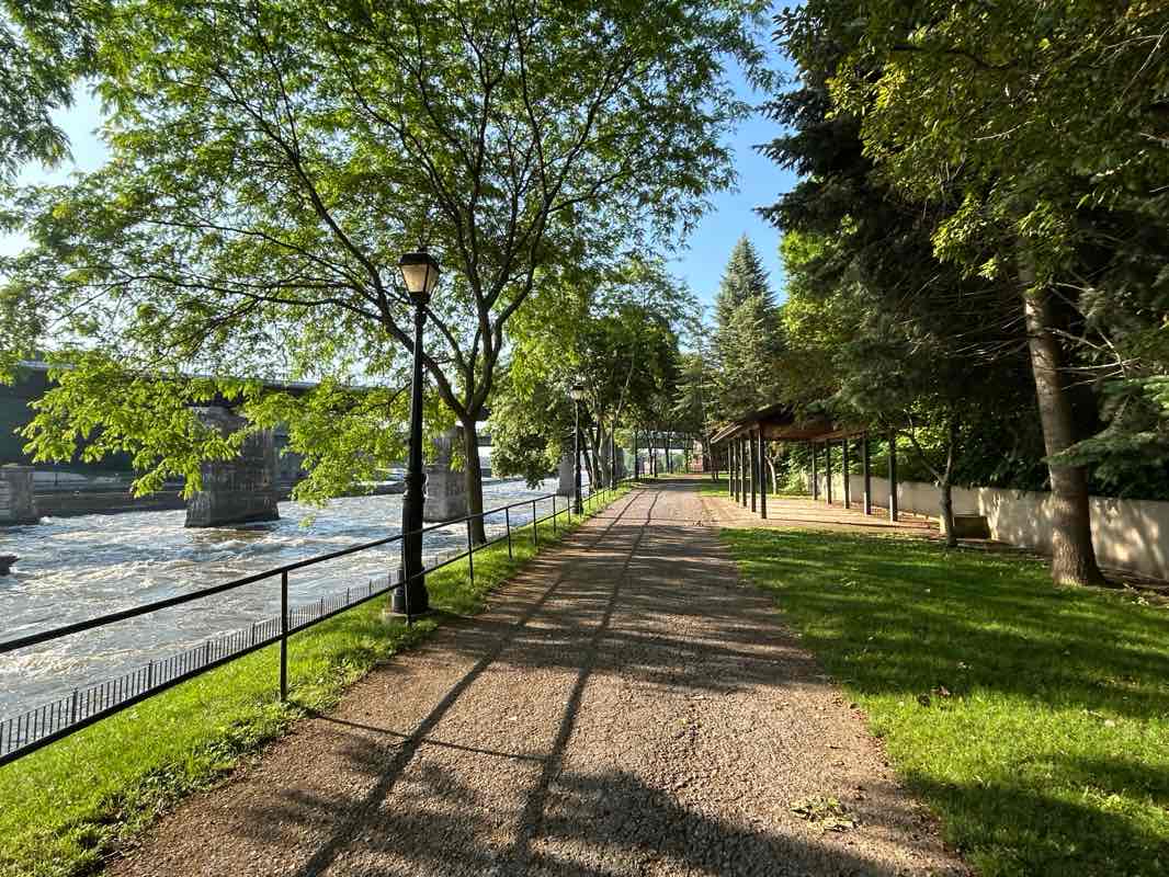 walking near me in Wright's Landing in summer