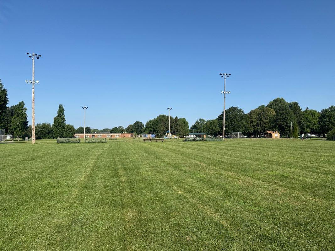 walking near me in Kiwanis Park in summer