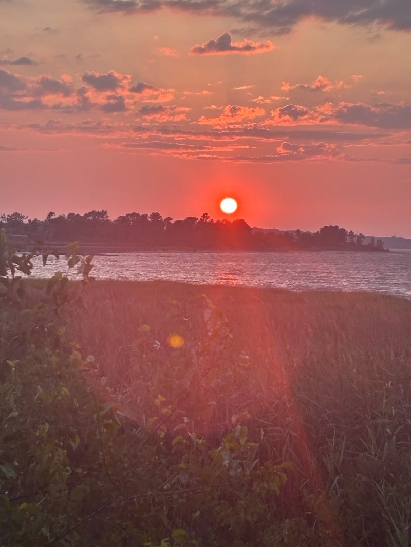 walking near me in Cliffwood Beach Waterfront Park in autumn