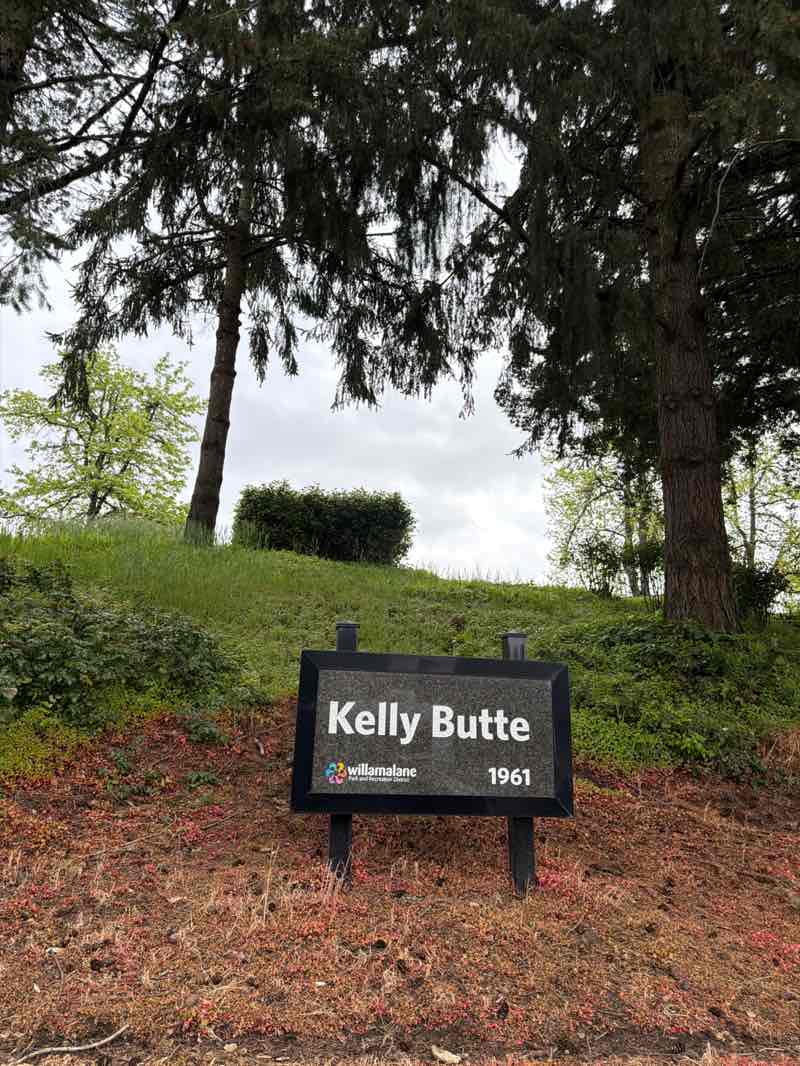 walking near me in Kelly Butte Park Overlook in spring