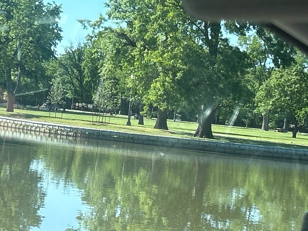 walking near me in Lakeside Park in spring