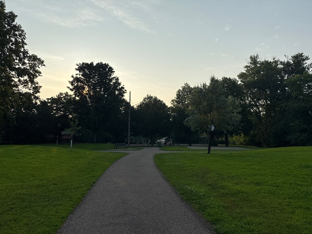 walking near me in Kelley Park in summer