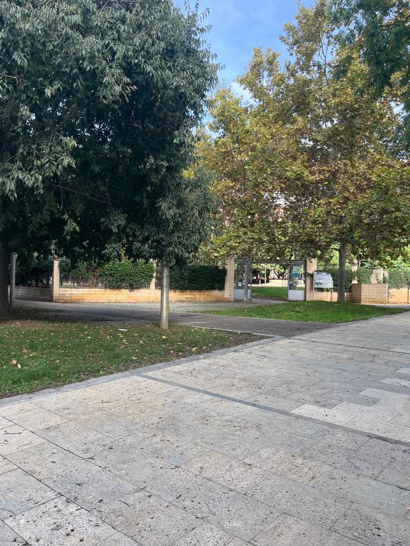 walking near me in Parc de l'Alhambra in autumn