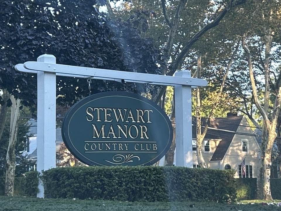 walking near me in Stewart Manor Country Club in autumn
