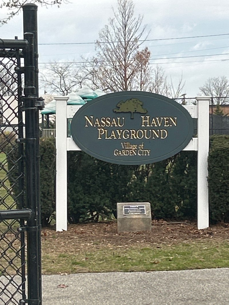 walking near me in Nassau Haven Park in autumn