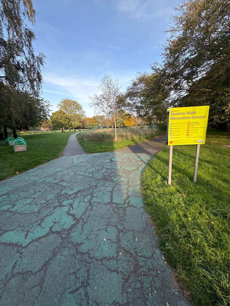 walking near me in Queen's Walk Recreation Ground in autumn