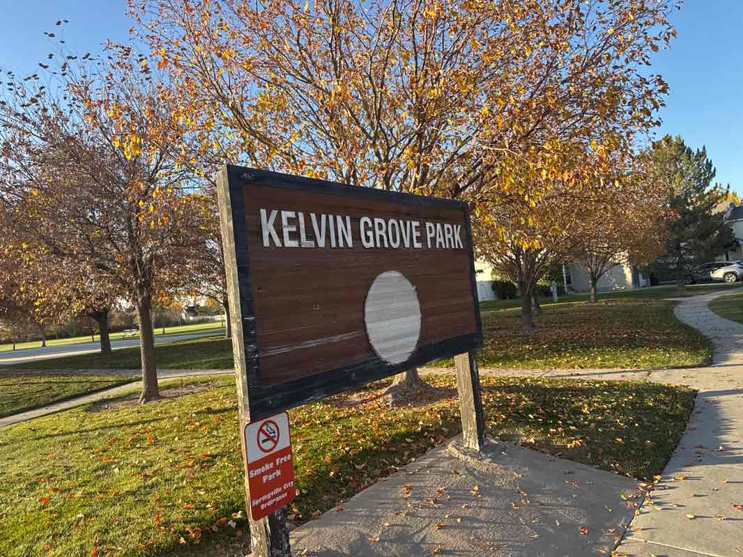 walking near me in Kelvin Grove Park in autumn