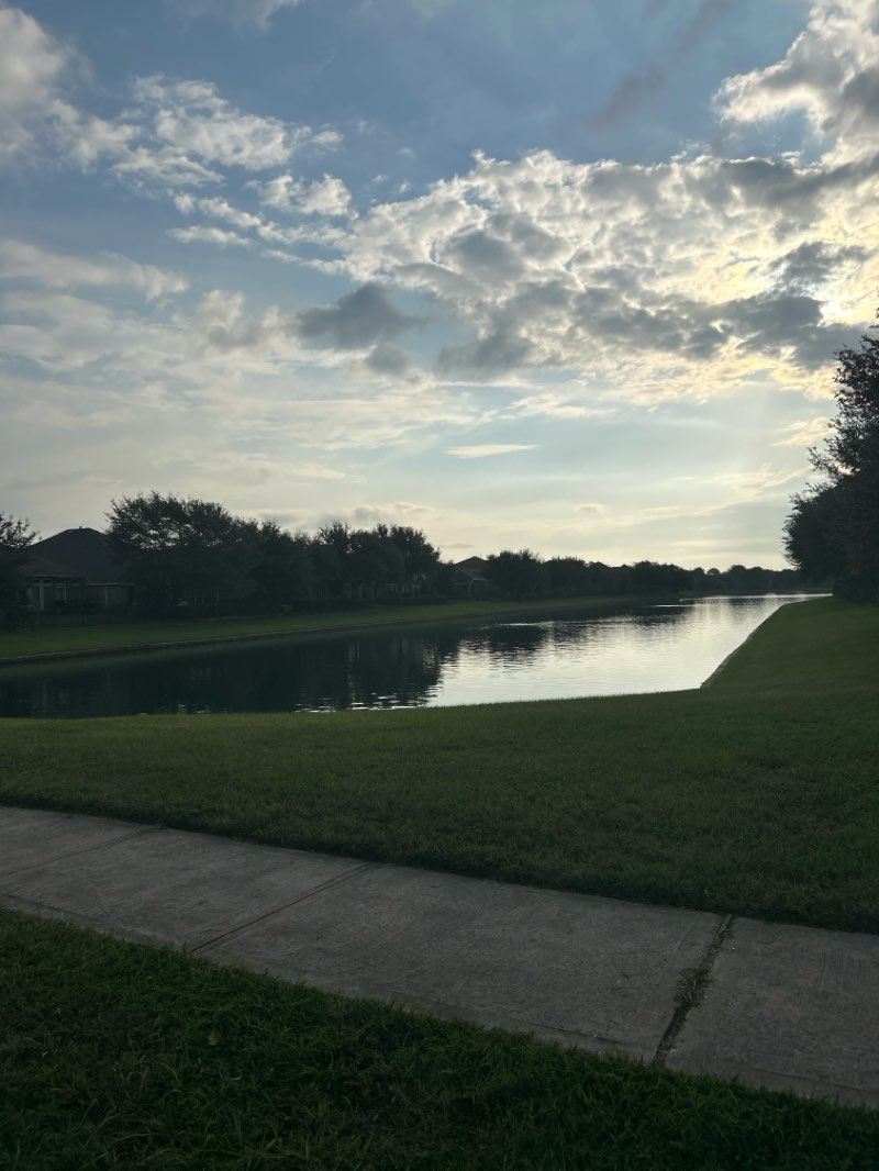 walking near me in Westheimer Lakes Park in autumn