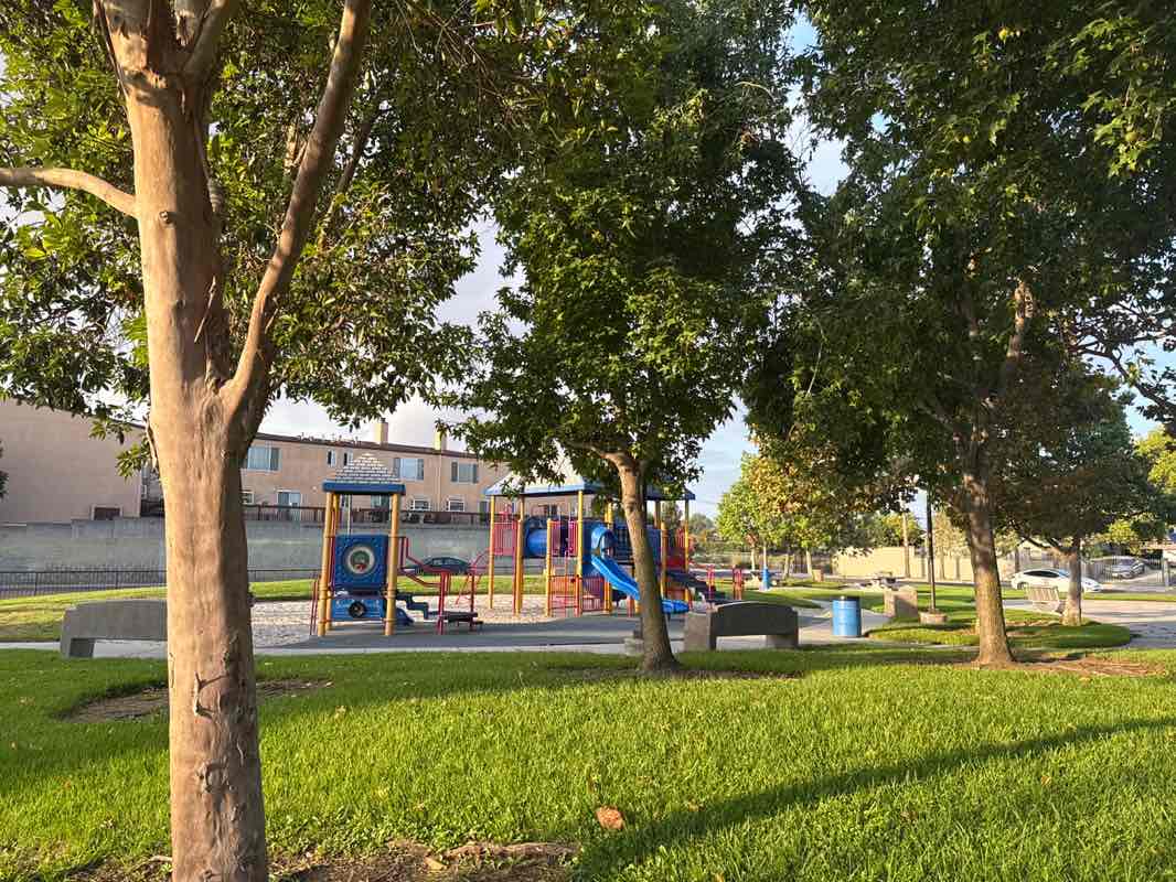 walking near me in Perry Street Mini-park in autumn