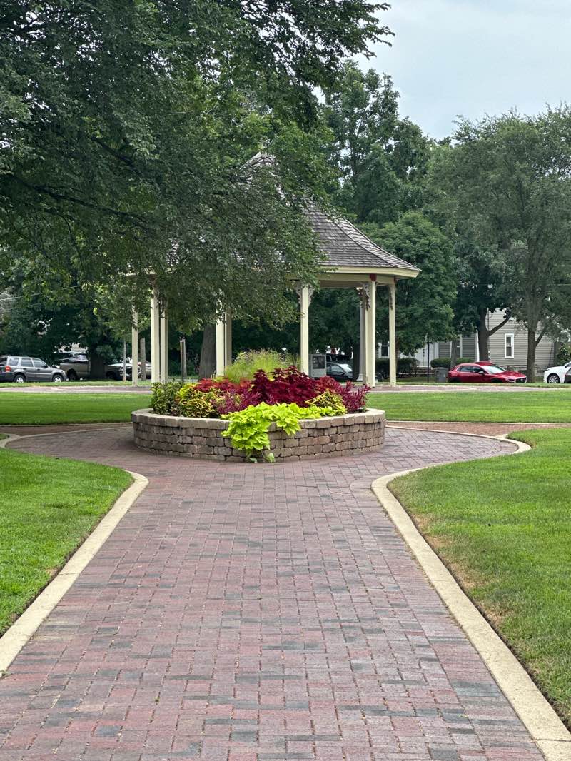walking near me in Gifford Park in autumn