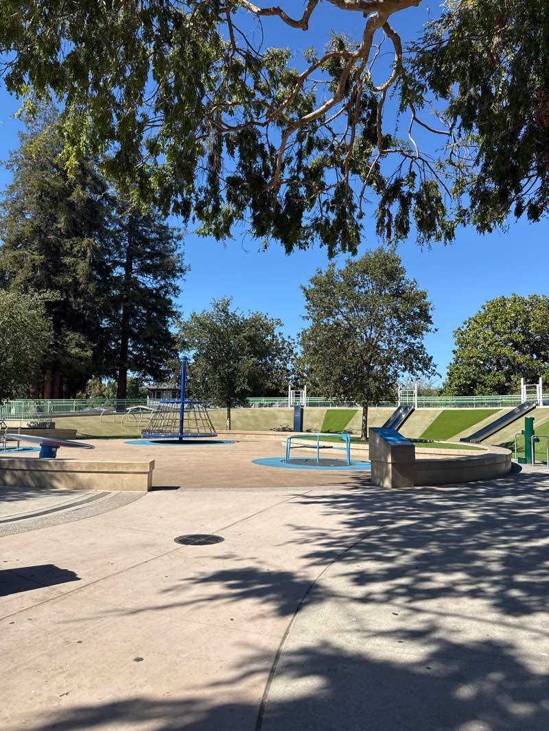 walking near me in Fair Oaks Park in autumn