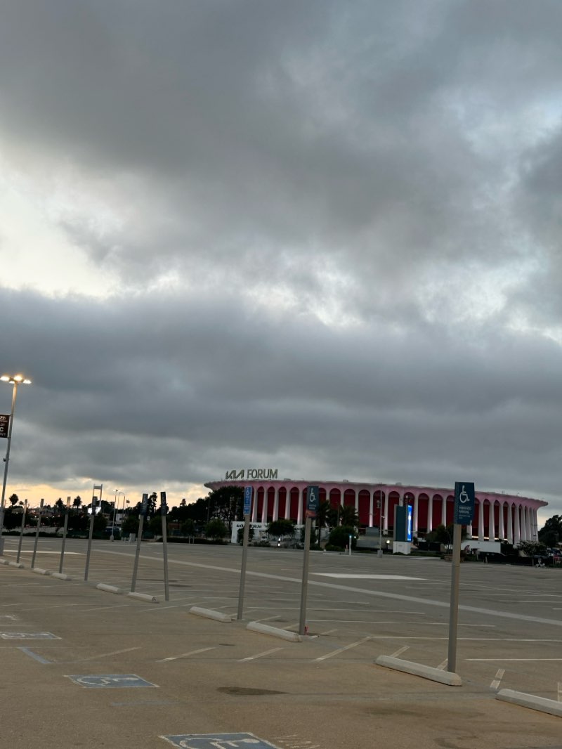 walking near me in Darby Memorial Park in autumn
