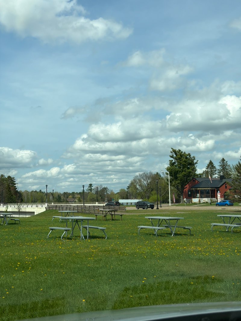 walking near me in Riverview Park in summer