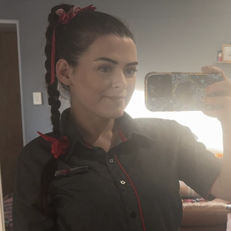 Kira Miller Salamander Bay icon