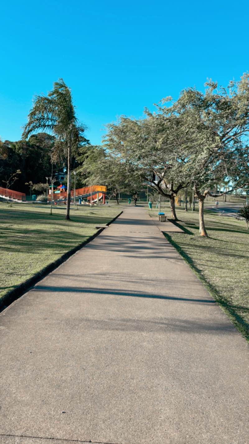 walking near me in Parque São Francisco in spring