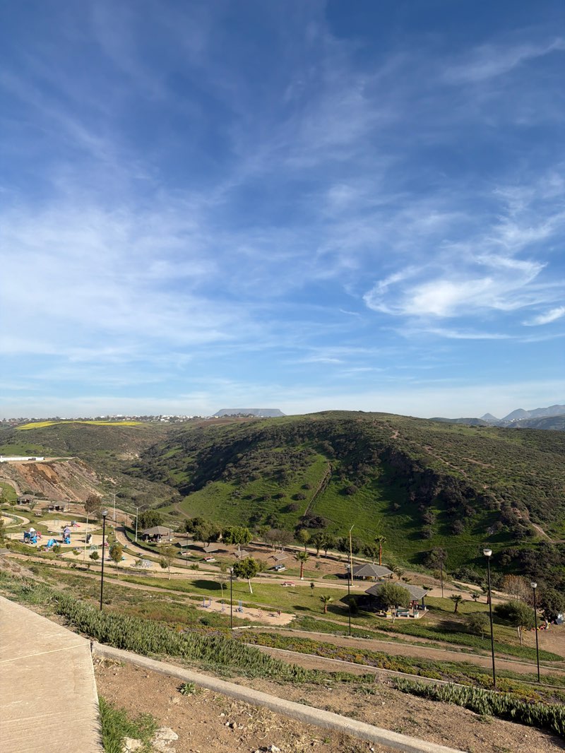 walking near me in Parque Metropolitano Wuacatay in winter