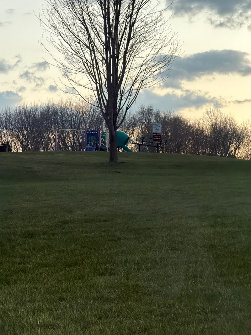 walking near me in East Brookfield Park in spring
