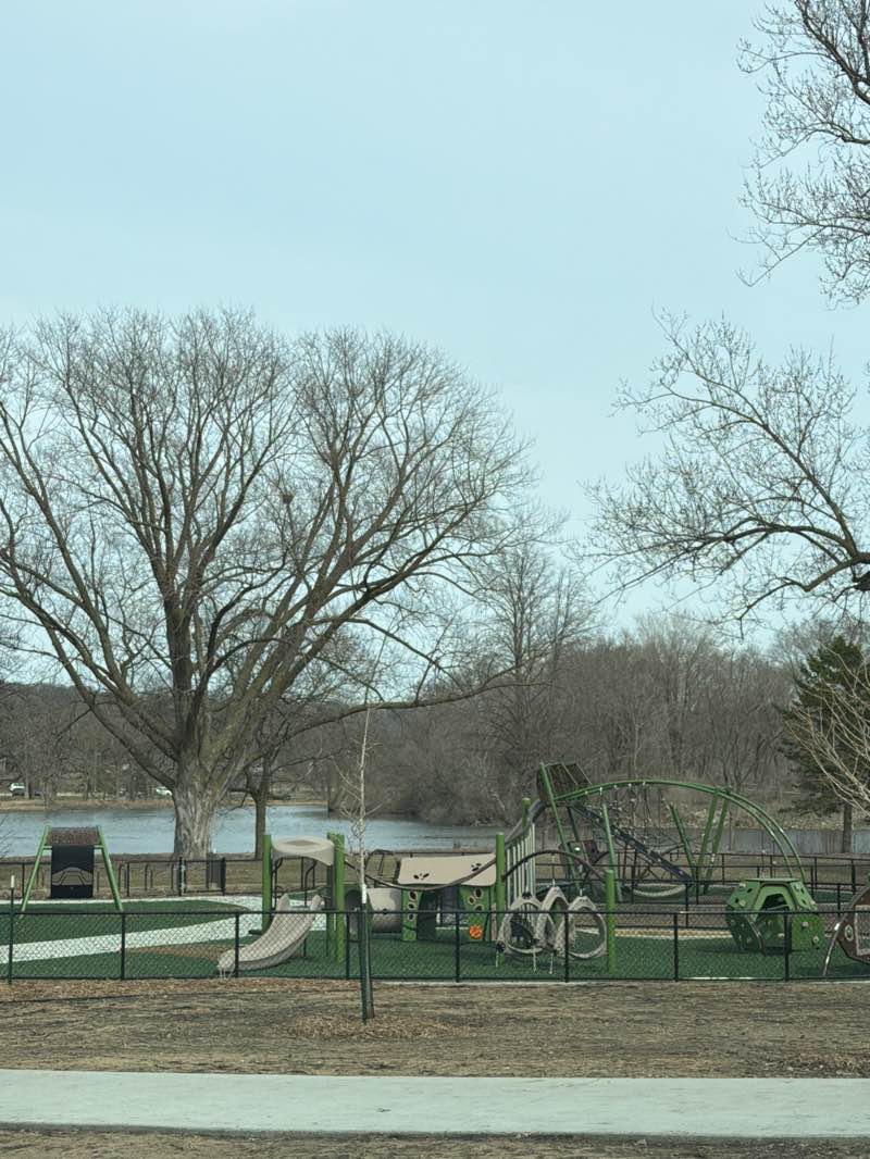 walking near me in Silver Lake Park in spring