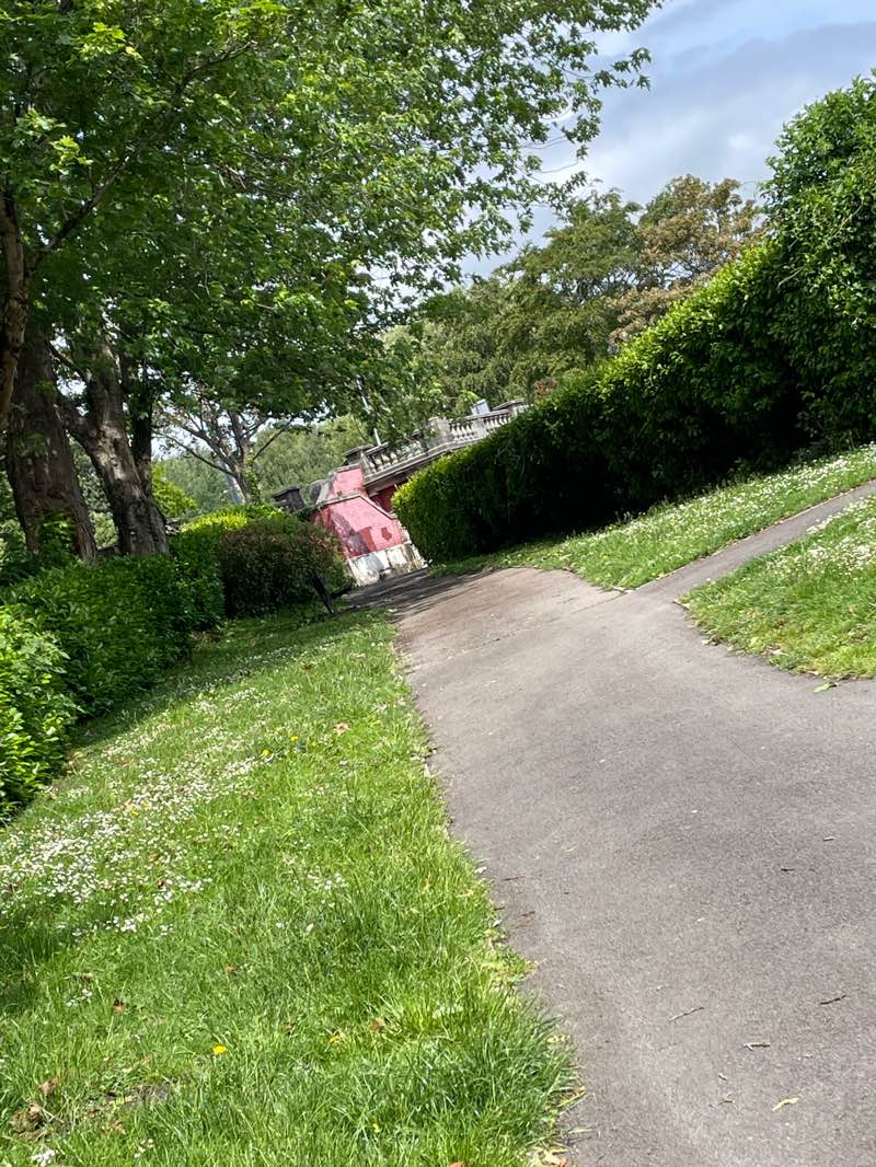 walking near me in Gladstone Gardens in summer
