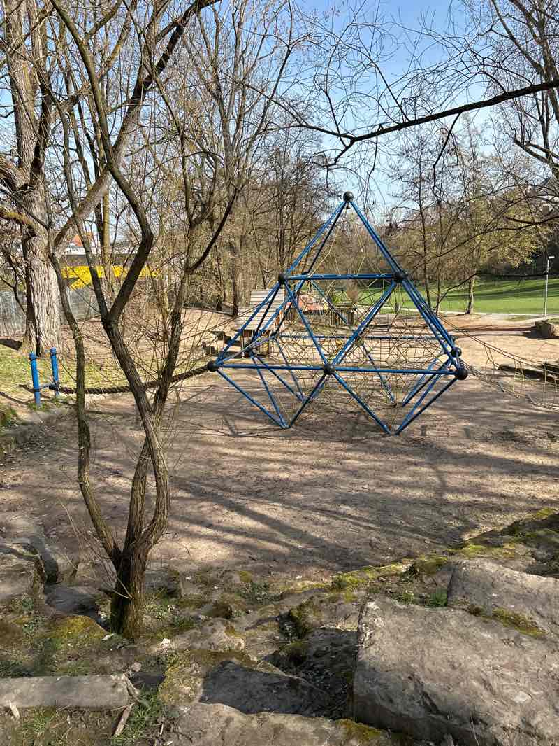 walking near me in Grünanlage Klingenbachtal in spring