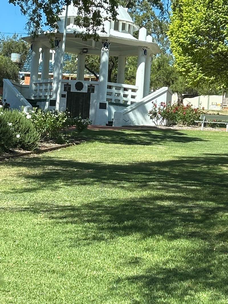 walking near me in ANZAC Memorial Park in spring