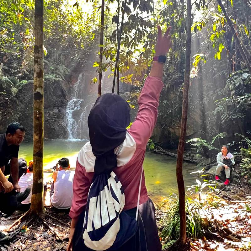 Nur Nishareena profile