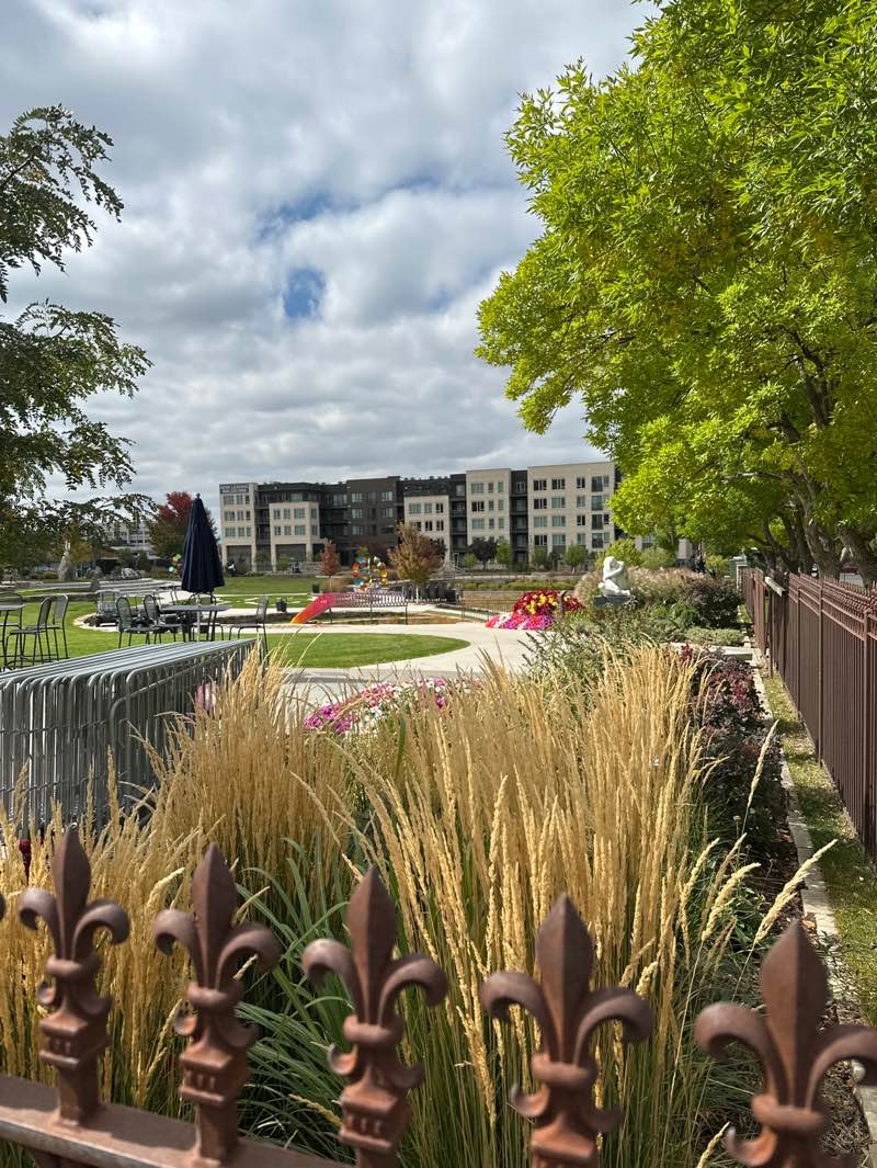 walking near me in Marjorie Park(Fiddlers Green Art Park) in autumn