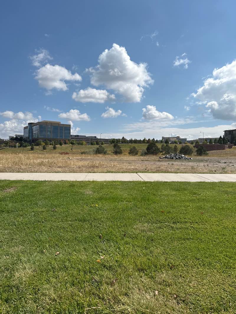 walking near me in Lincoln Commons Park in autumn