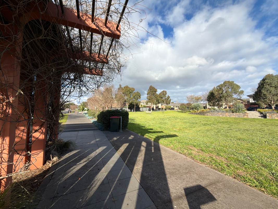walking near me in Clopton Rise Reserve in winter