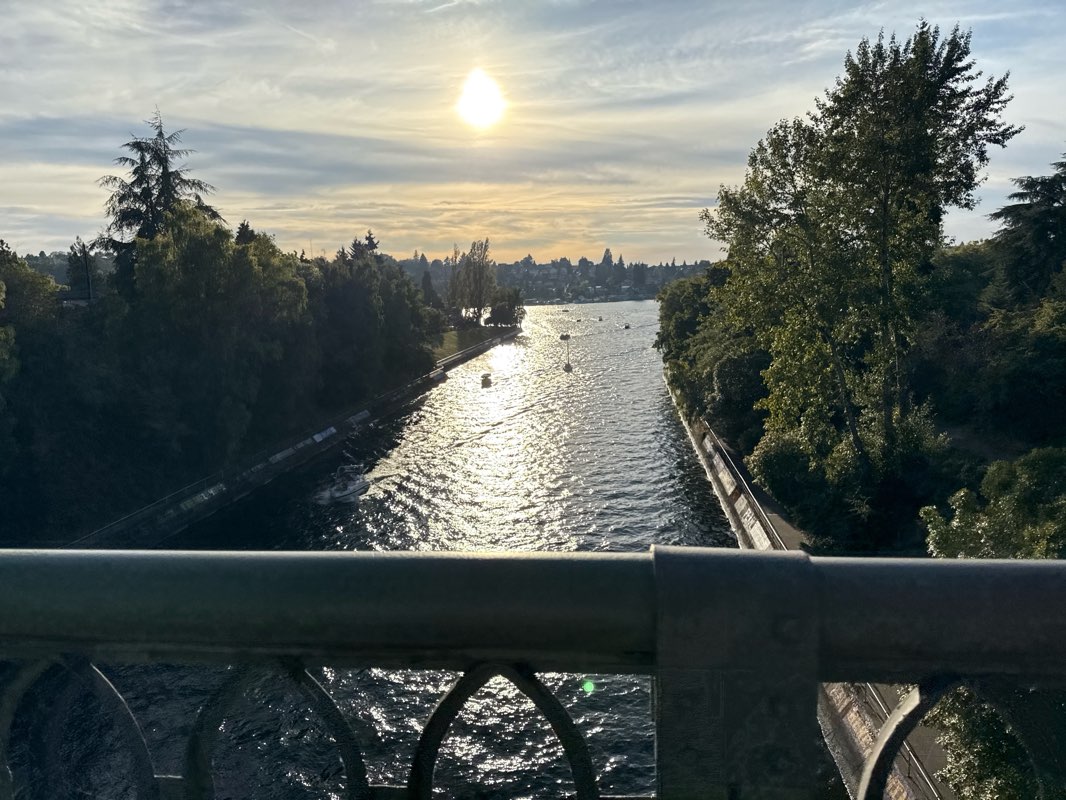 walking near me in Washington Park Arboretum in autumn