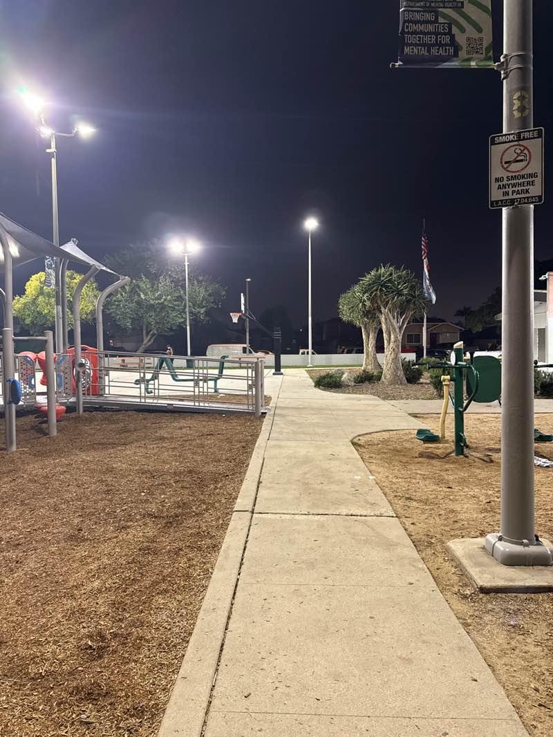 walking near me in Lennox Park in autumn