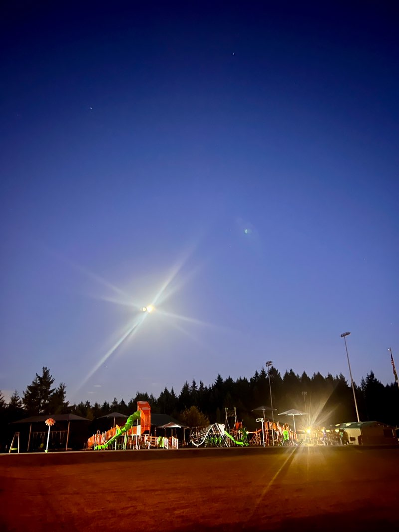 walking near me in Cirque Bridgeport Park in autumn