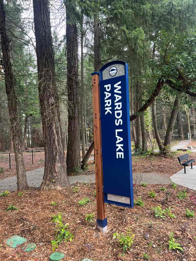 walking near me in Wards Lake Park in winter