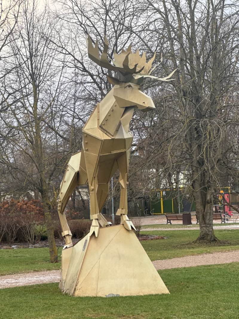 walking near me in Ozolskvērs in winter
