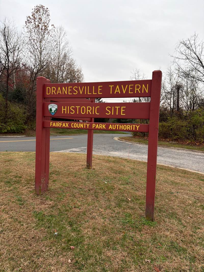 walking near me in Dranesville Tavern Park in autumn