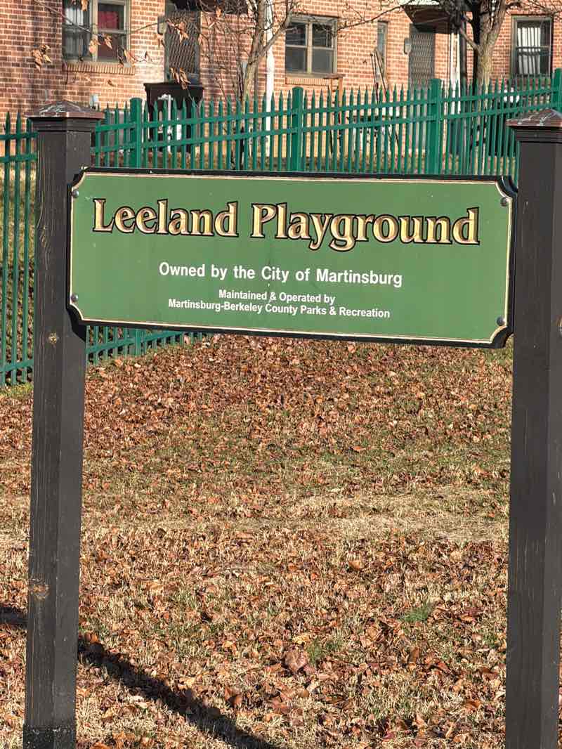 walking near me in Leeland Park in winter