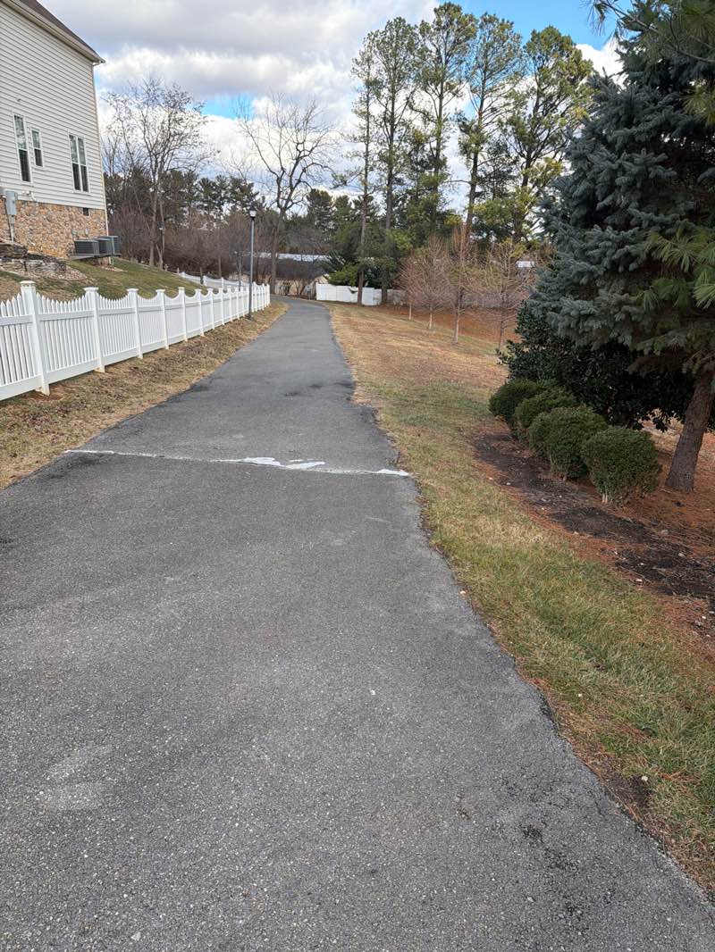 walking near me in Rolling Hills Green Space in winter