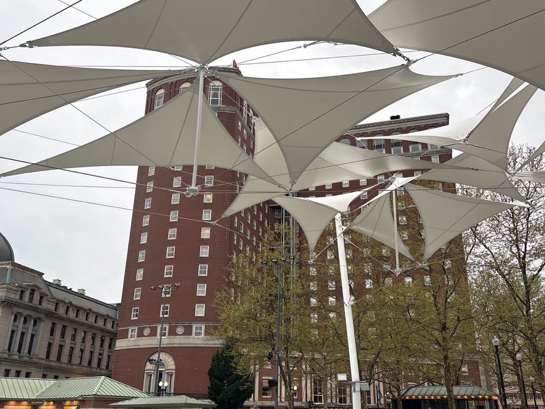 walking near me in BankNewport City Center in spring