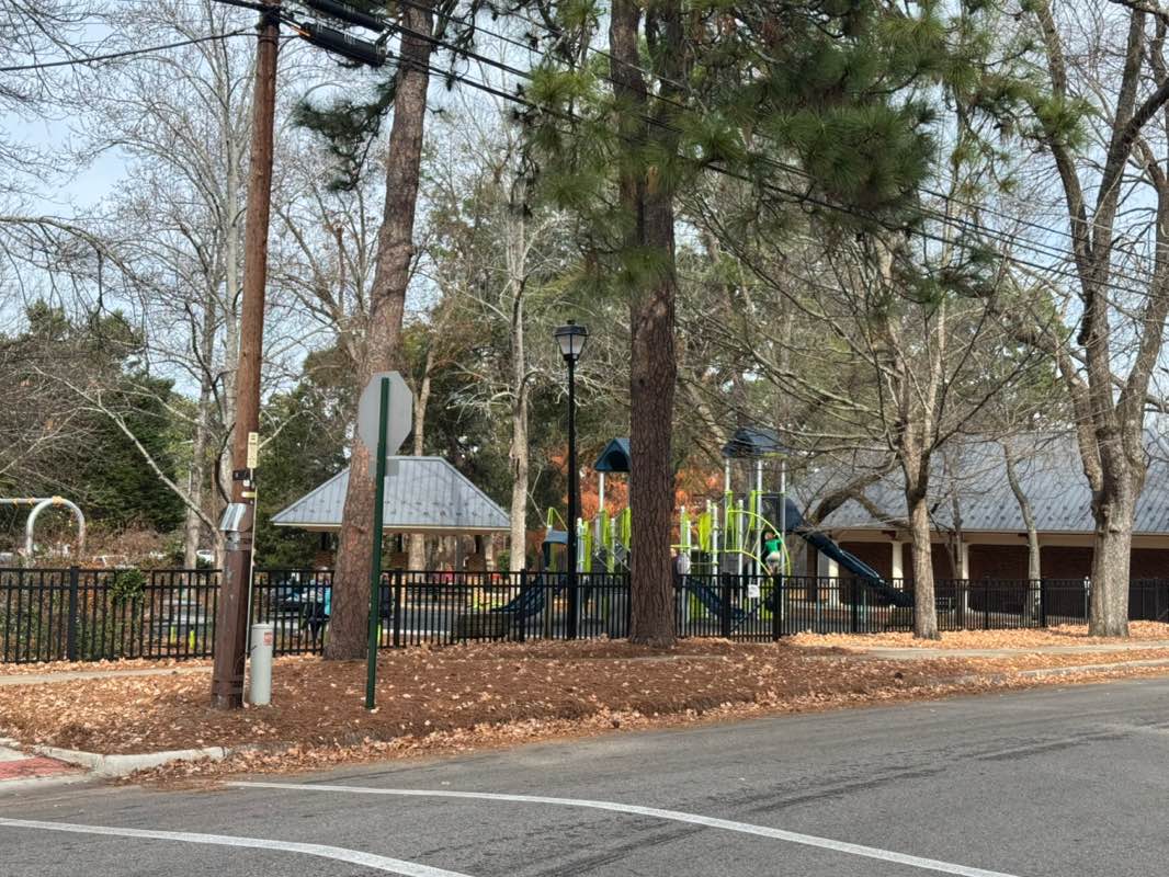 walking near me in Rainey Memorial Park in autumn