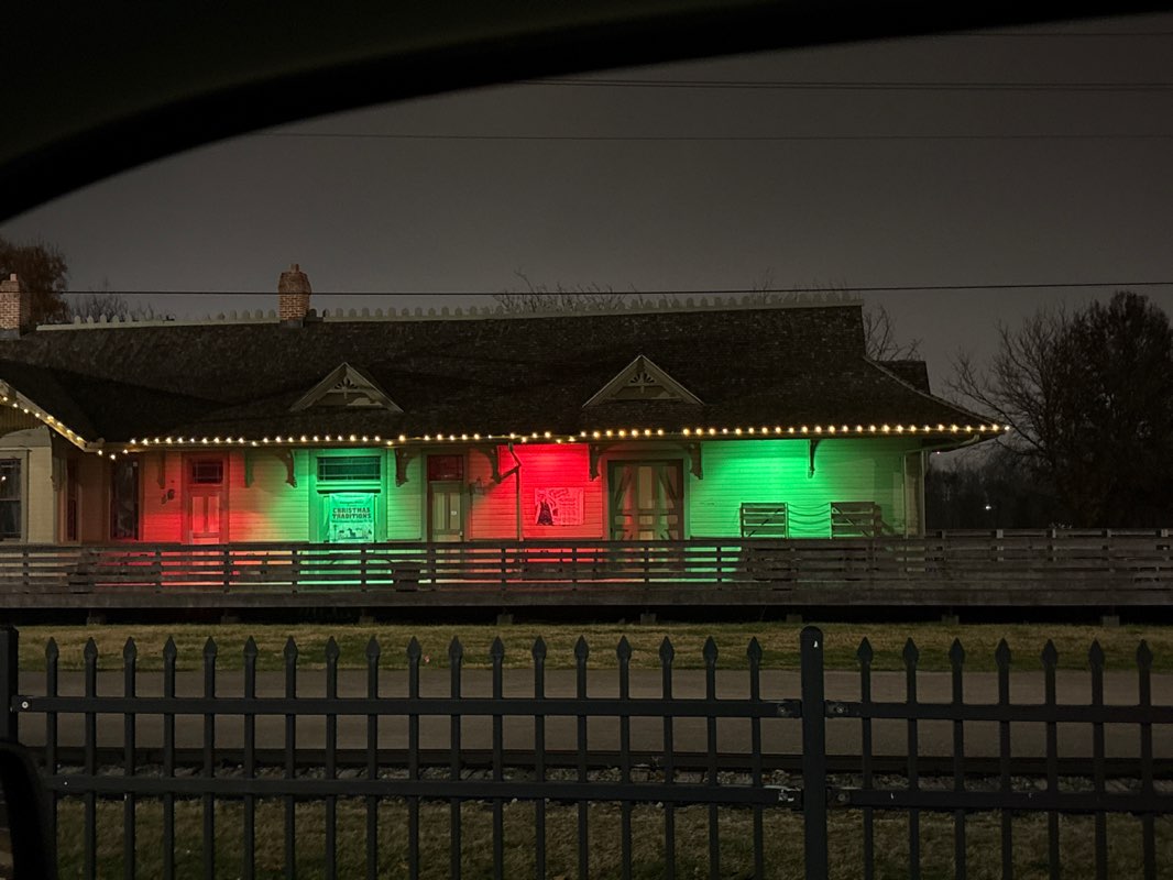 walking near me in Frontier Park in autumn