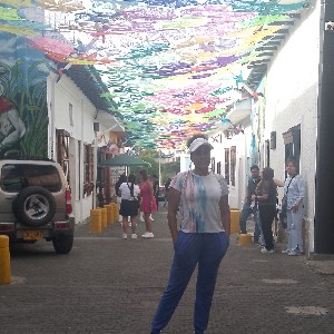 Elizabeth Tovar m Tm icon