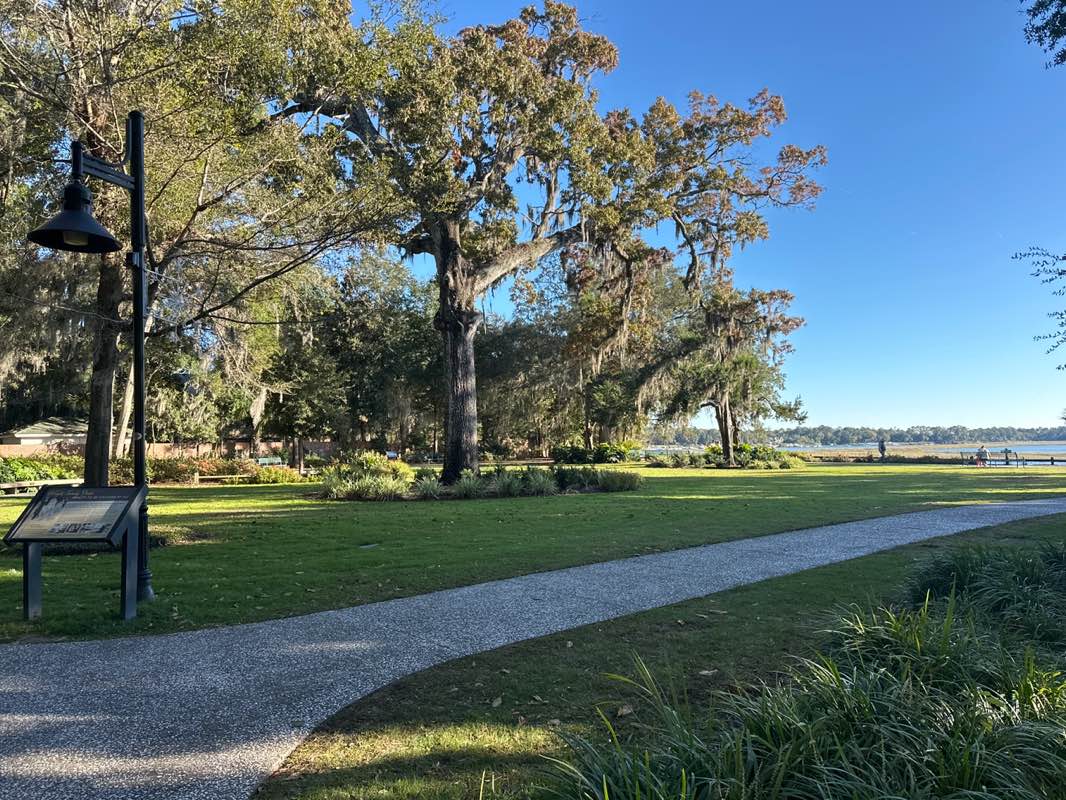 walking near me in Wright Family Park in autumn