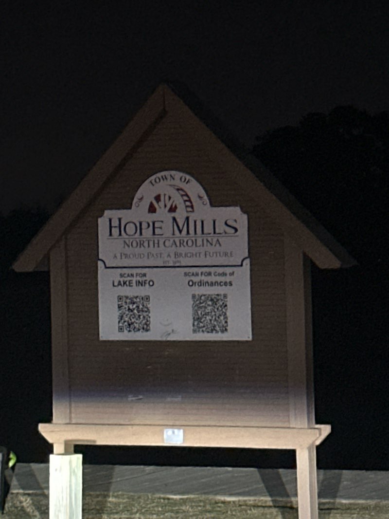 walking near me in Hope Mills Lake in winter