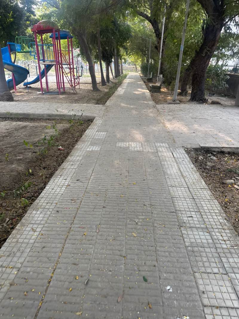 walking near me in mandir park in autumn