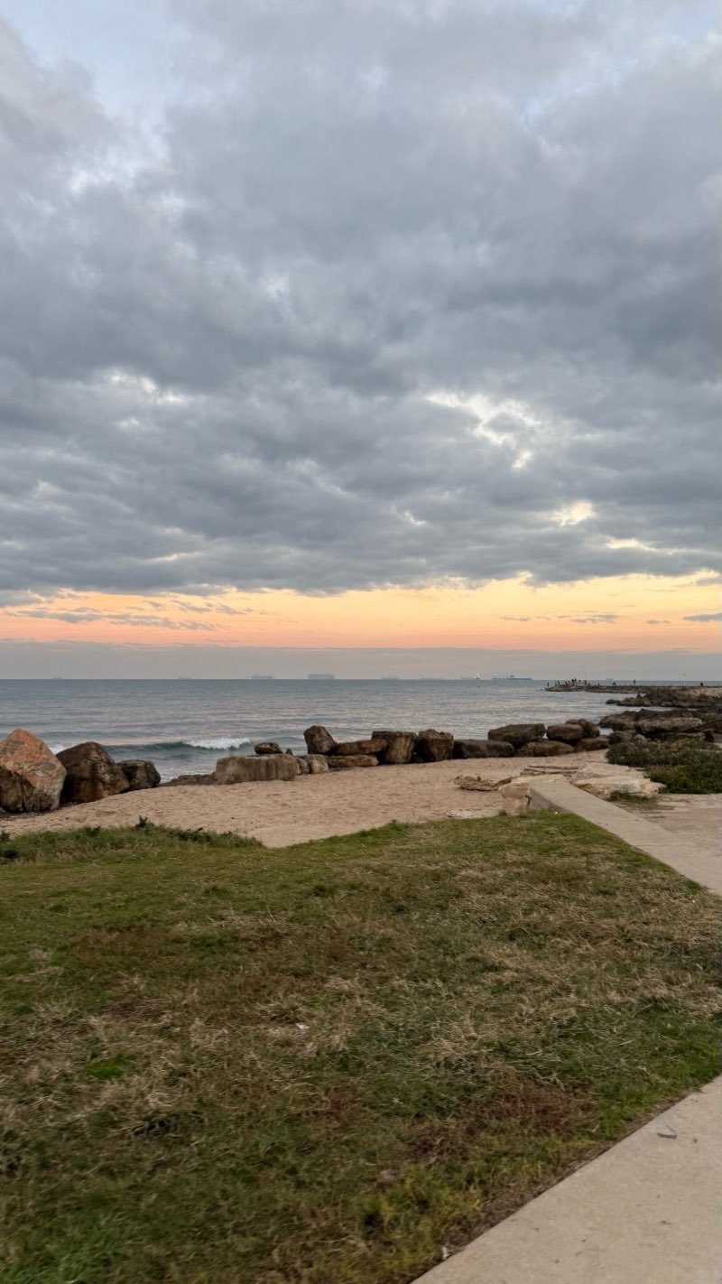 walking near me in Hecht Park in winter
