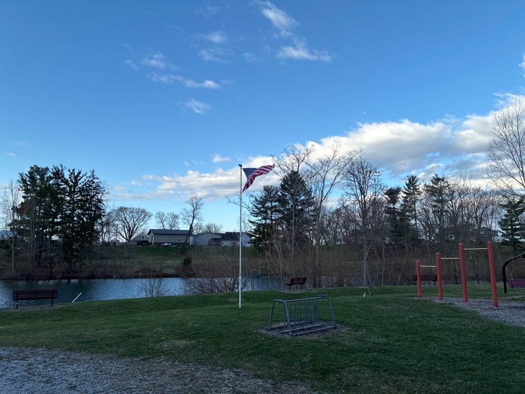 walking near me in Tri-Lakes Community Park in spring